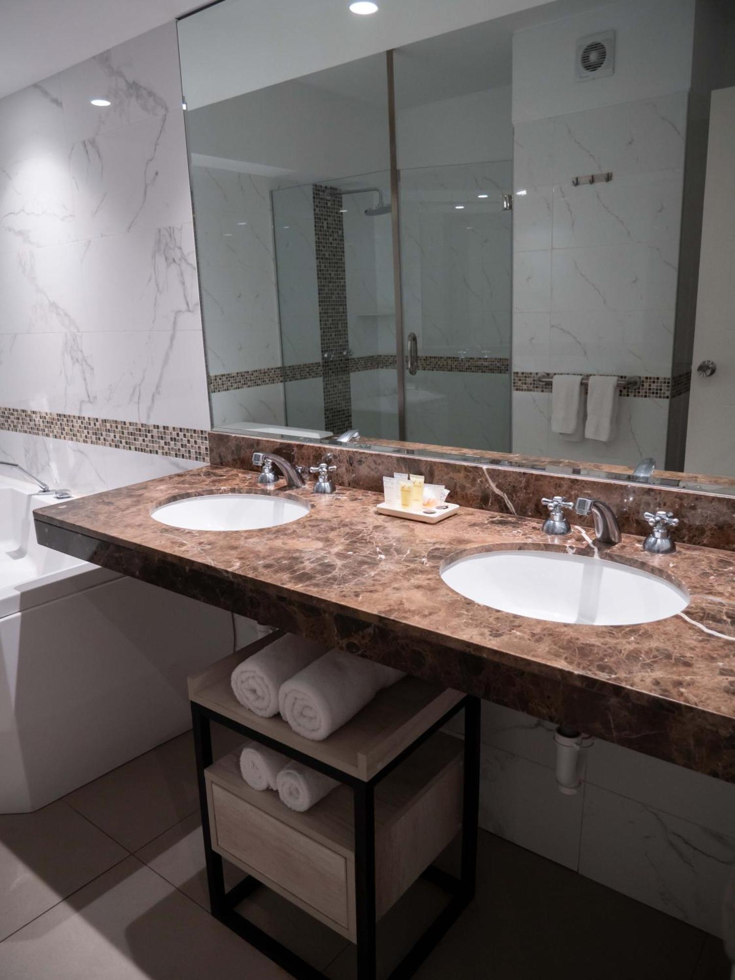 Britania Crystal Collection Hotel