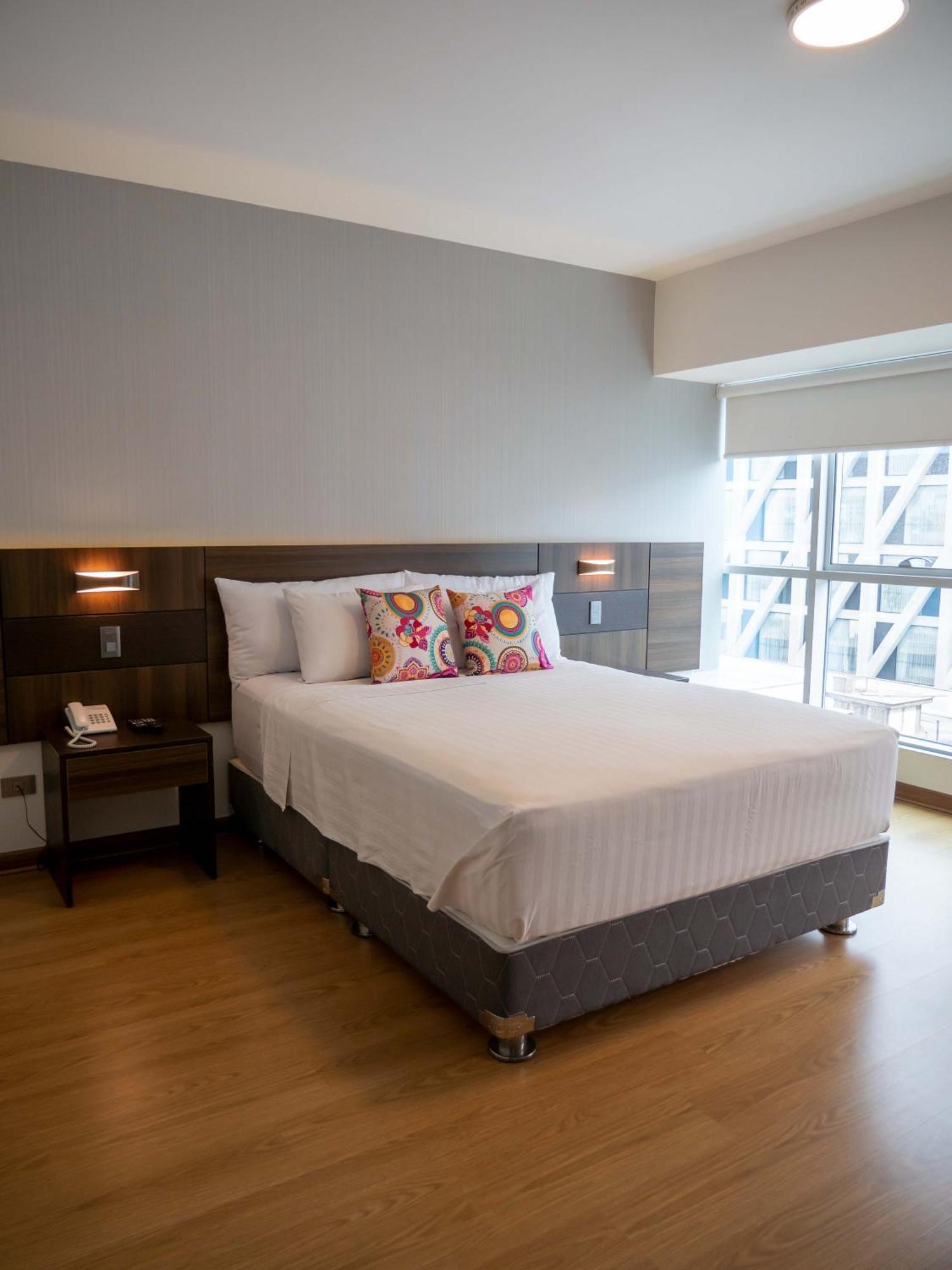 Britania Crystal Collection 3* Lima